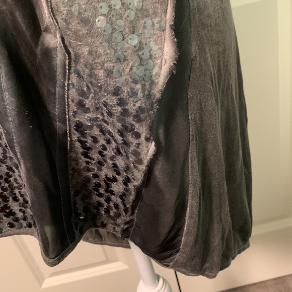 Jane & John Sequins Tunic - Picture 6 of 9